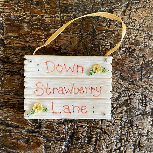 🍓Vintage🍓Cherished Teddies “Down Strawberry Lane” Sign - Picture 7 of 7